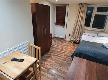 Studio Flat, Chatsworth Road, NW2