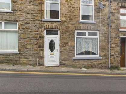 3 Bed Terraced House, Court St, CF40