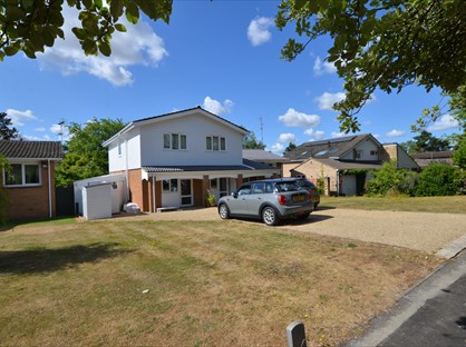 4 Bed Detached House, Robinsfield, PE8