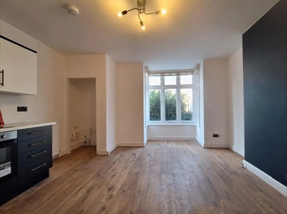 2 Bed Flat, Green Lane, W7
