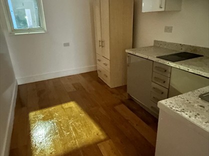 Studio Flat, North St, RM1