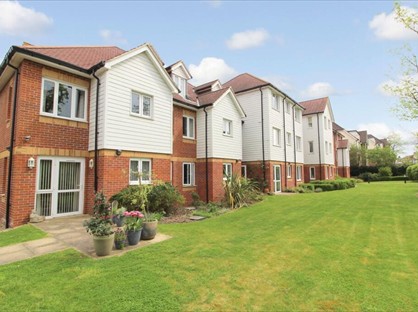 2 Bed Flat, Penlee Close, TN8