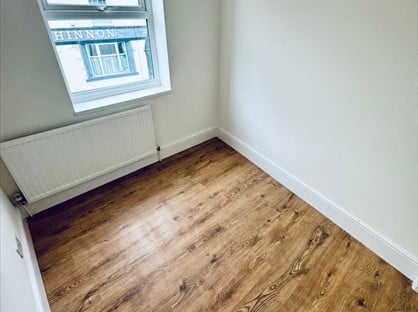 3 Bed Semi-Detached House, Station Road, S42