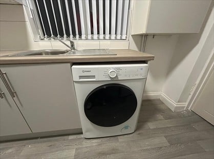 5 Bed Semi-Detached House, Barns Lane, WS4