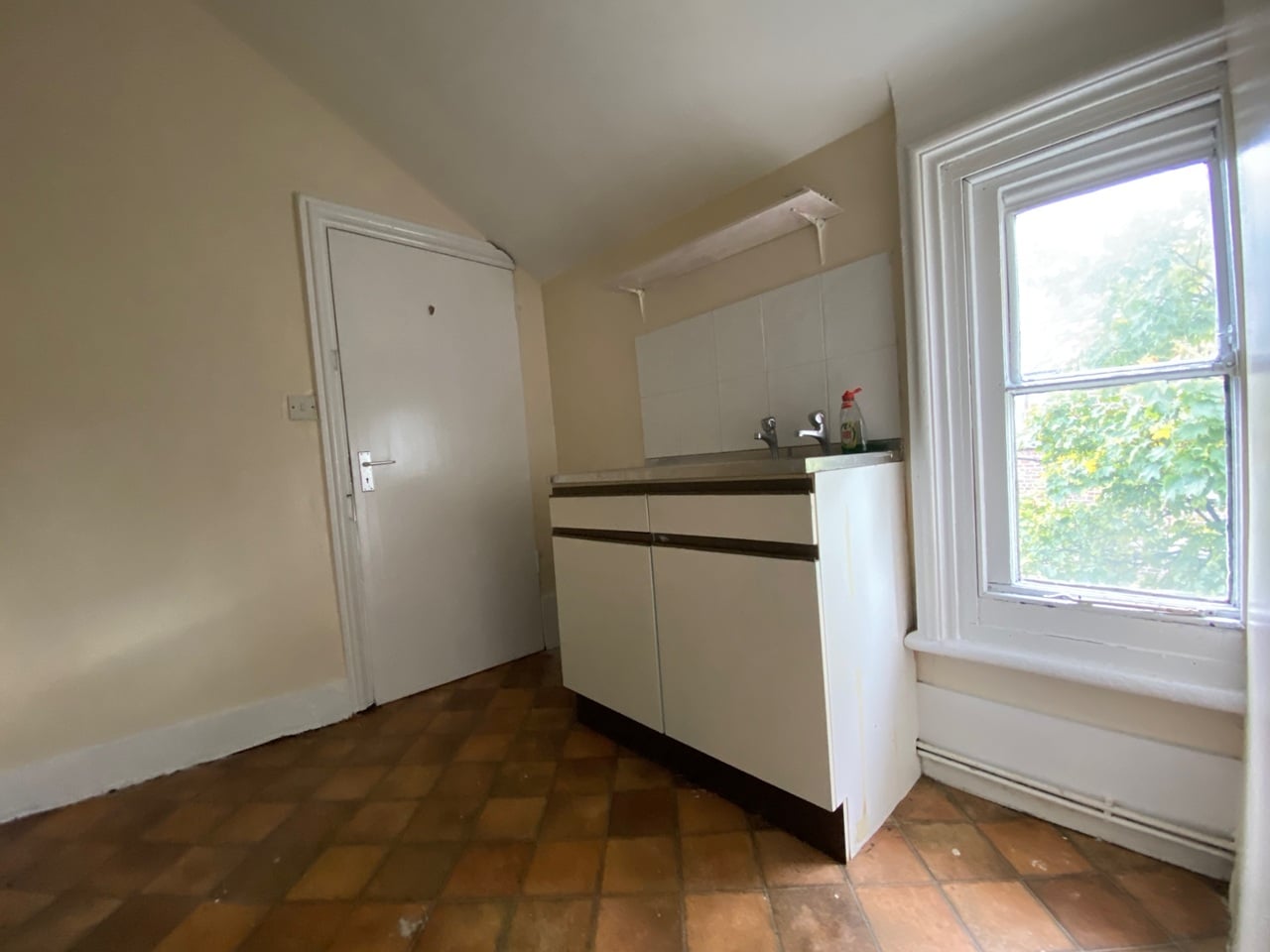 Studio Flat, South Albert Road, L17 photo 2
