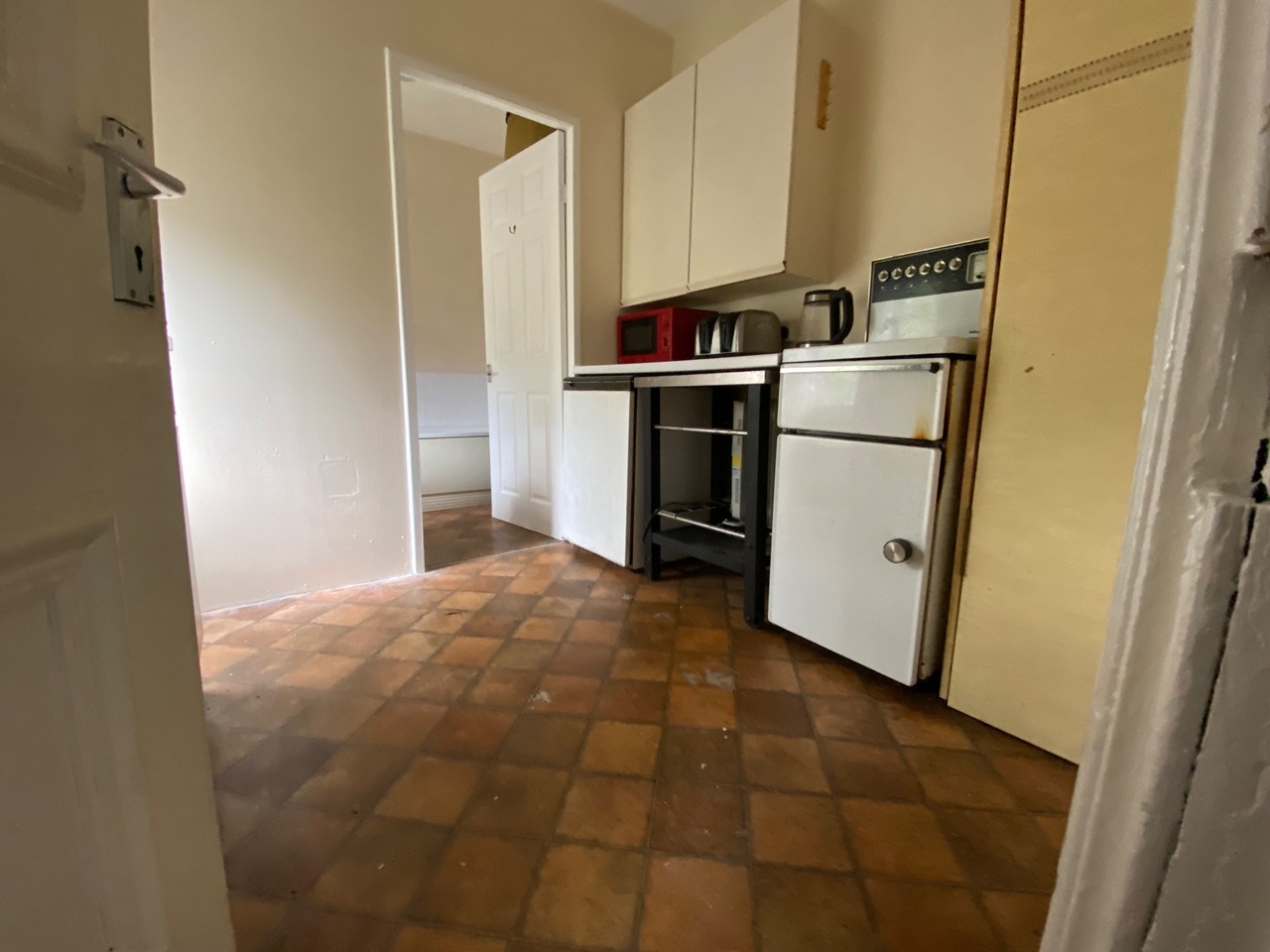 Studio Flat, South Albert Road, L17 photo 3