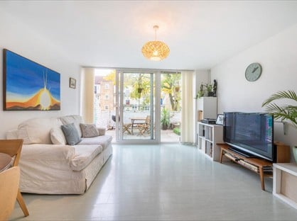 3 Bed Terraced House, Coston Walk, SE4