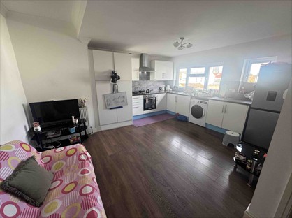 1 Bed Flat, Cromwell Road, TW3