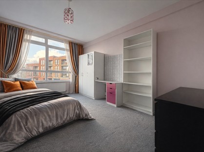 Room in a Shared Flat, Drive House, CR4