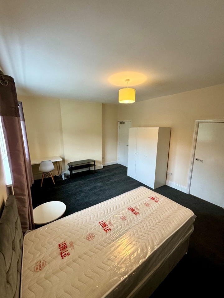 Room in a Shared House, Shirecliffe Lane, S3, N1 7GU