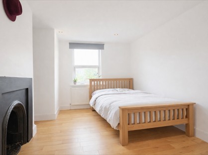 Room in a Shared House, Quicks Road, SW19