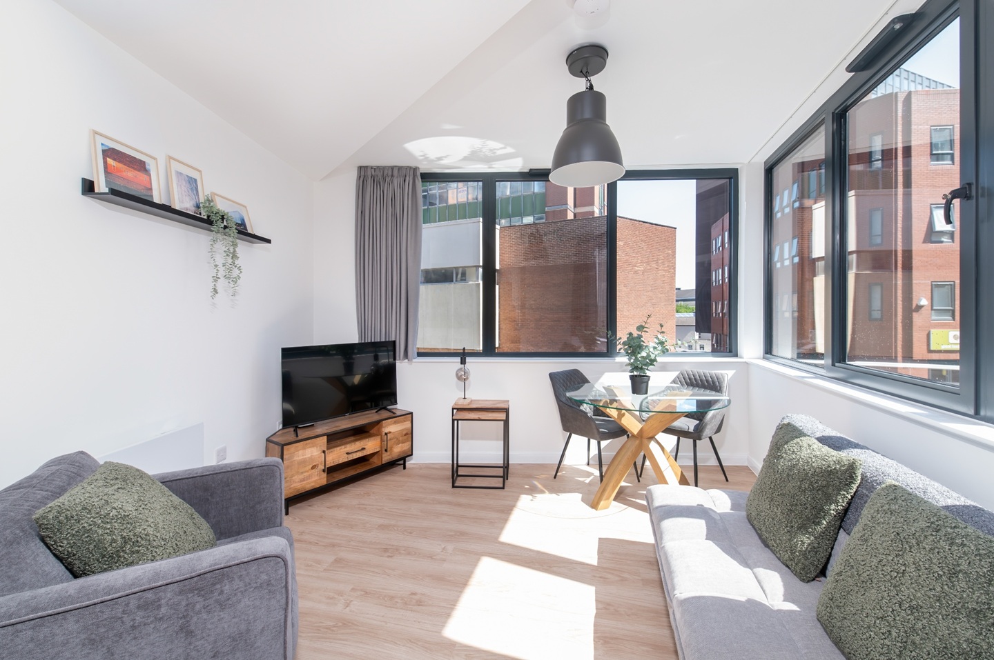 2 Bed Flat, Queen Street, S1, N1 7GU