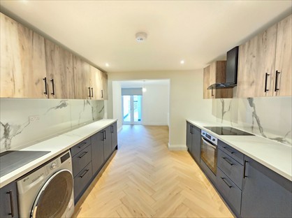 4 Bed Flat, Plumstead High St, SE18