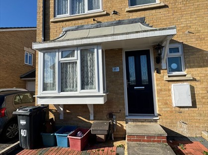 3 Bed Semi-Detached House, Westminster Close, TW14