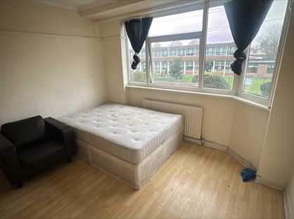 Room in a Shared House, Huxley Drive, RM6