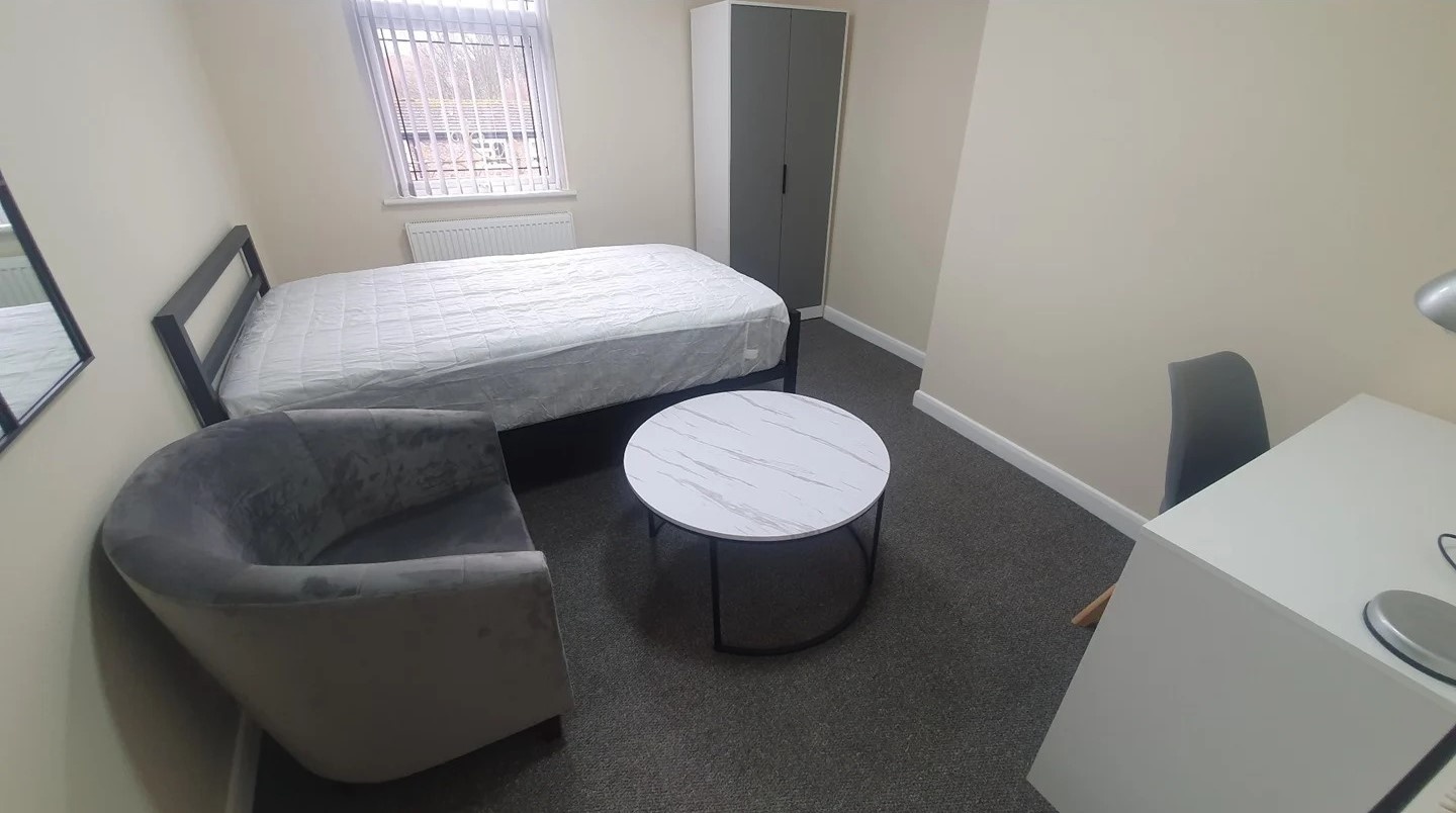 Room in a Shared House, Cavendish St, M15