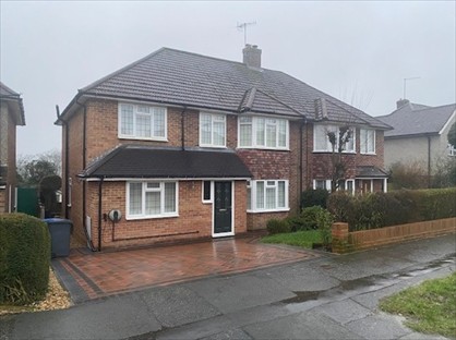 4 Bed Semi-Detached House, Crossways Avenue, RH19