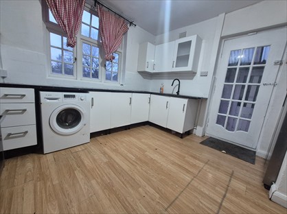 5 Bed Detached House, Barn Way, HA9