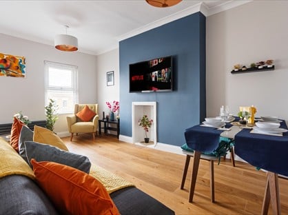 2 Bed Flat, Uxbridge Road, W12