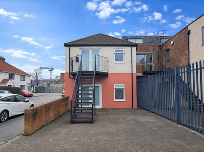 2 Bed Flat, Red Lion Road, KT6