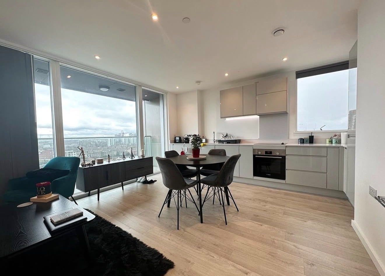 2 Bed Flat, Camellia House, SW11
