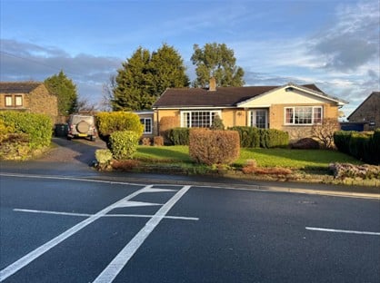 4 Bed Bungalow, Kaye Lane, HD5