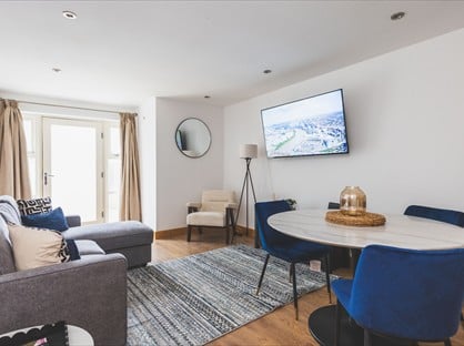 1 Bed Flat, Bridle Lane, TW1