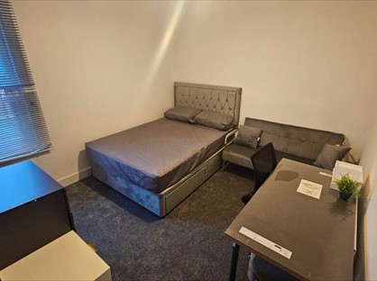 4 Bed Terraced House, University Area, RG6