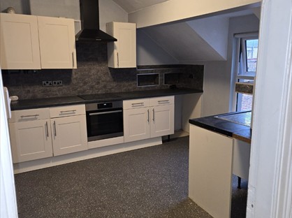 3 Bed Maisonette, Hawarden Road, LL29