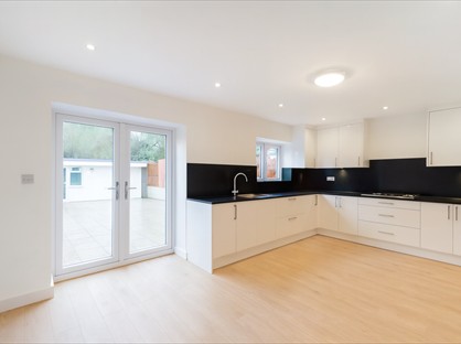 6 Bed Semi-Detached House, The Greenway, KT18