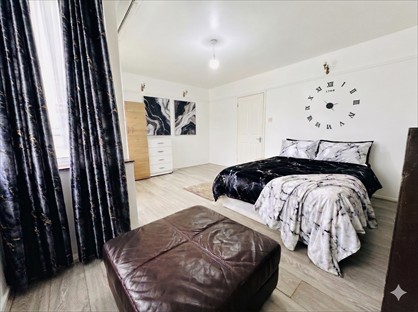 Room in a Shared Flat, Limehouse, E1