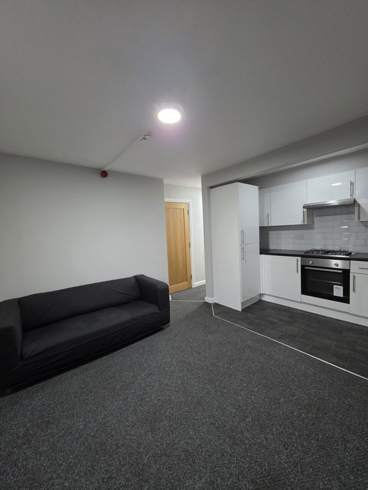 2 Bed Flat, Colchester Avenue, CF23