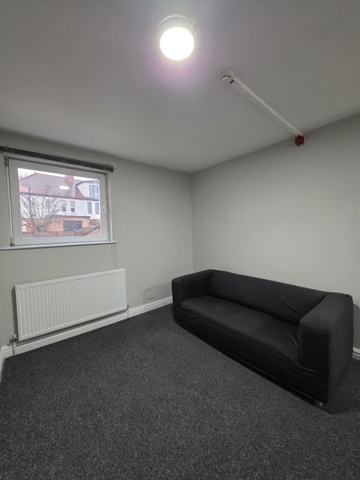 2 Bed Flat, Colchester Avenue, CF23 photo 2