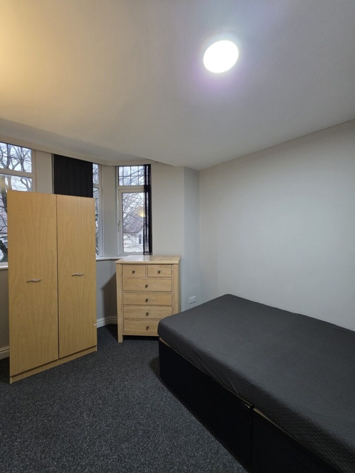 2 Bed Flat, Colchester Avenue, CF23 photo 4