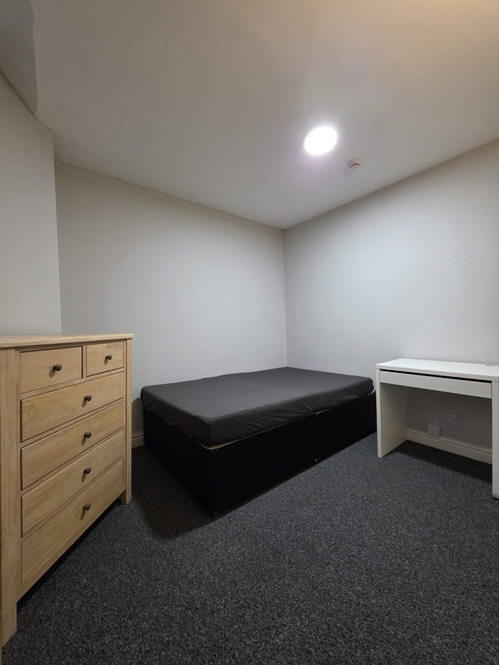 2 Bed Flat, Colchester Avenue, CF23 photo 5