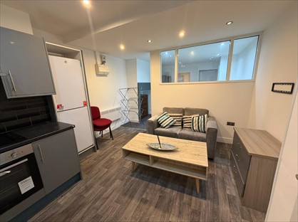 1 Bed Flat, Peckover St, BD1