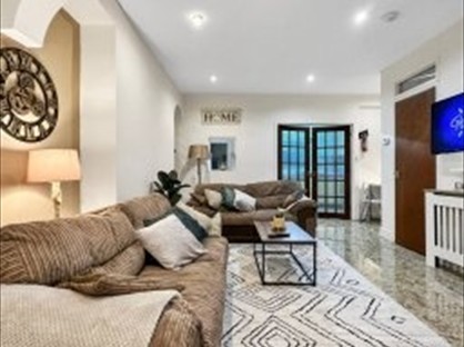 3 Bed Detached House, Oak Street, CF40