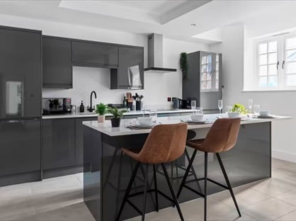 2 Bed Flat, Long Row, NG1