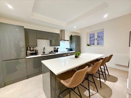 2 Bed Flat, Long Row, NG1