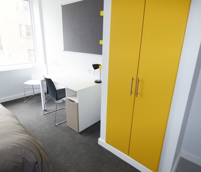 Studio Flat, Upper George Street, LU1