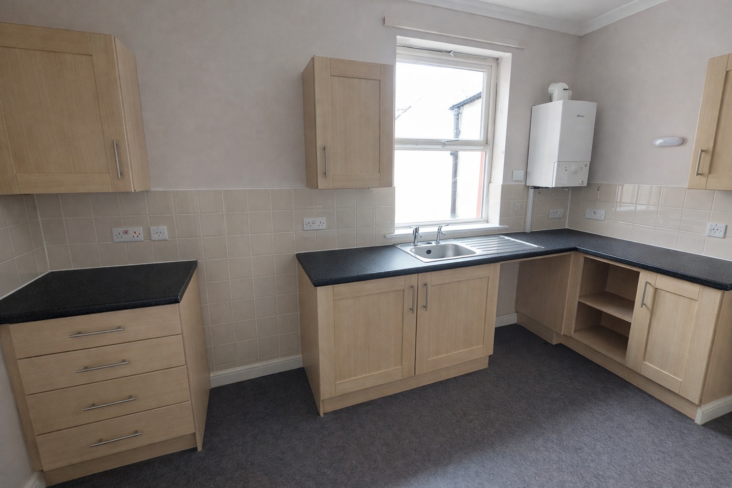 2 Bed Flat, Brookfield Road, LS6 photo 4