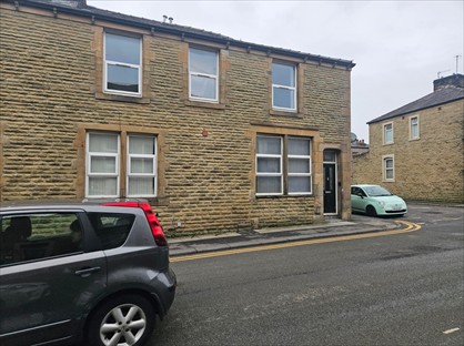 1 Bed Flat, Nuttall St, BB5