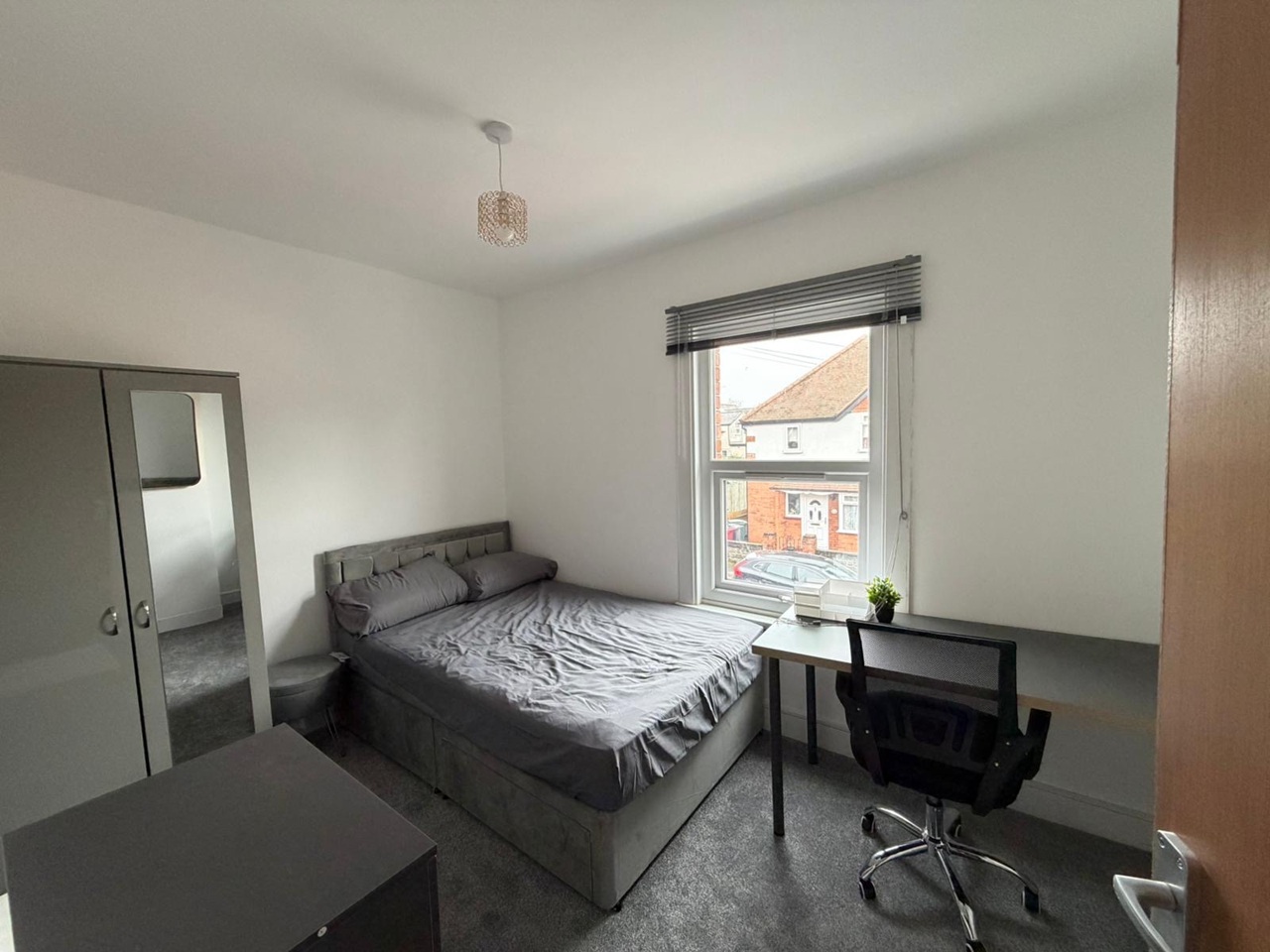Additional image 6 of 3 Bed Flat, University Area Available Now, RG6, N1 7GU