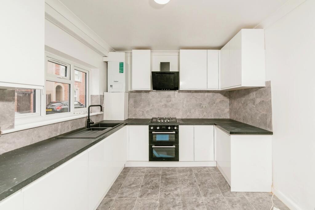 Additional image 2 of Room in a Shared House, In The Heart Of Town Centre, RG1, N1 7GU