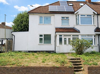 Studio Flat, North Circular Road, NW2