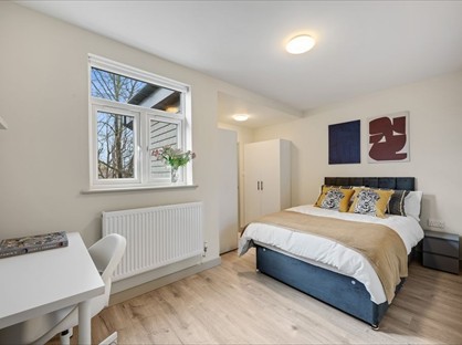 Room in a Shared House, London Road, SM4
