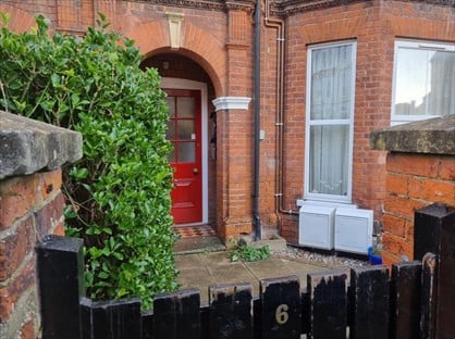 2 Bed Flat, St. Marys Road, NR27