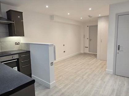 Studio Flat, Lind Road, SM1