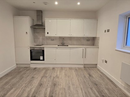 Studio Flat, Lind Road, SM1