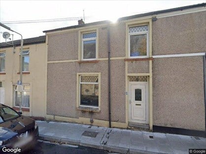 4 Bed Semi-Detached House, Bridge St, CF37